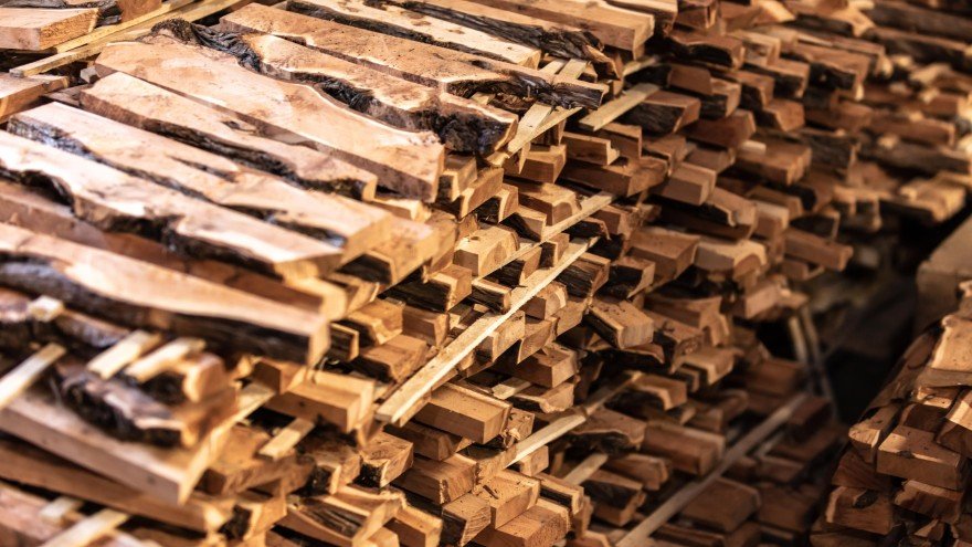 Stock de bois pour réaliser les manches des couteaux Laguiole