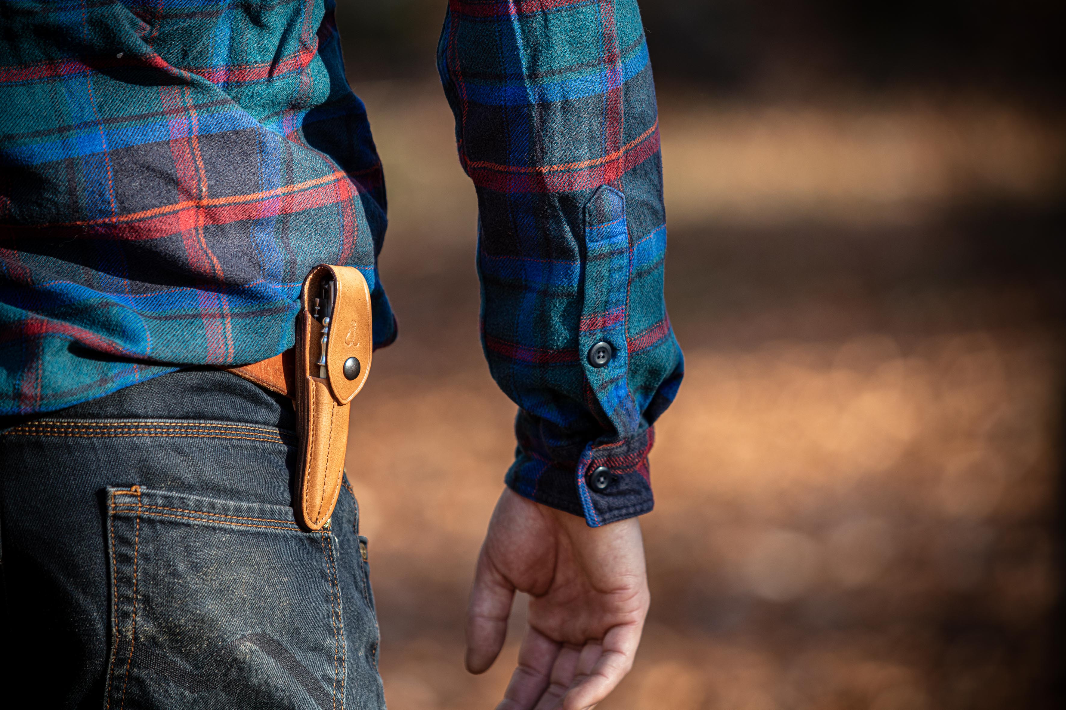 Etui en cuir marron clair avec fusil tête inox, pour couteau de Laguiole avec manche de 11 cm et 12 cm