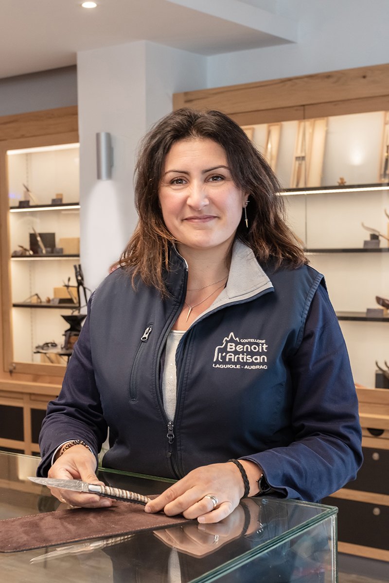 Cécile, couteau de Laguiole pliant, manche en molaire de mammouth fossilisée, lame Damas, fait main