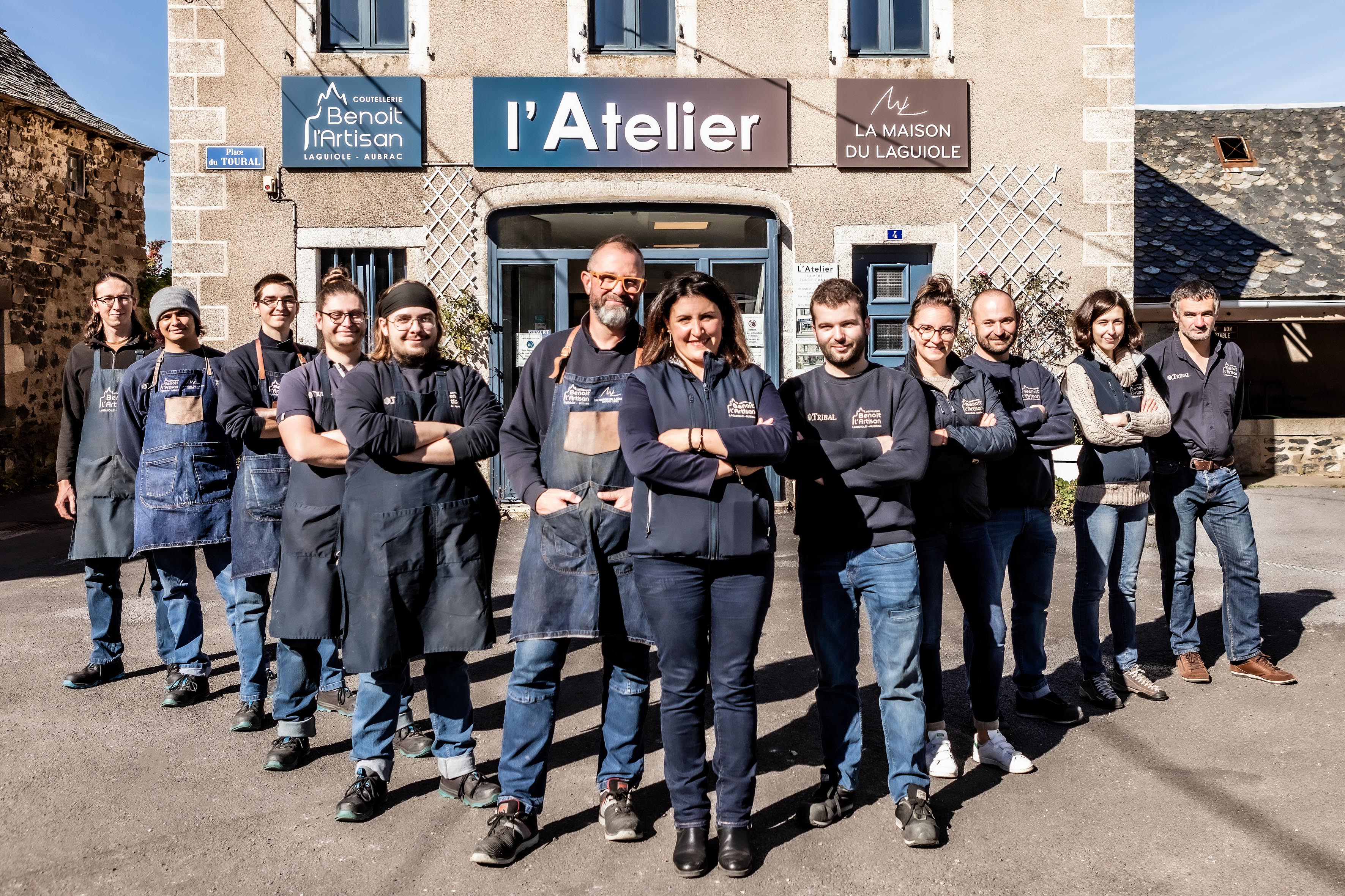 Equipe de la coutellerie artisanale Benoit l'Artisan, à Laguiole