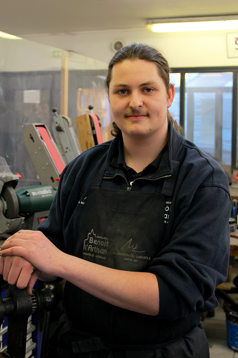 Pierre - Apprenti Coutelier - Benoit l'artisan