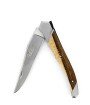 Laguiole Tribal pliant 12 cm, platines guillochées, manche en pistachier, mitres inox brossées
