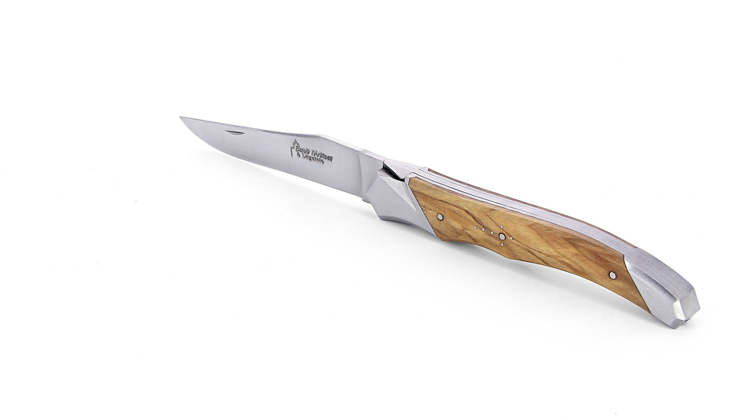 Laguiole Tribal pliant 12 cm, platines lisses, manche en olivier, mitres inox brossées
