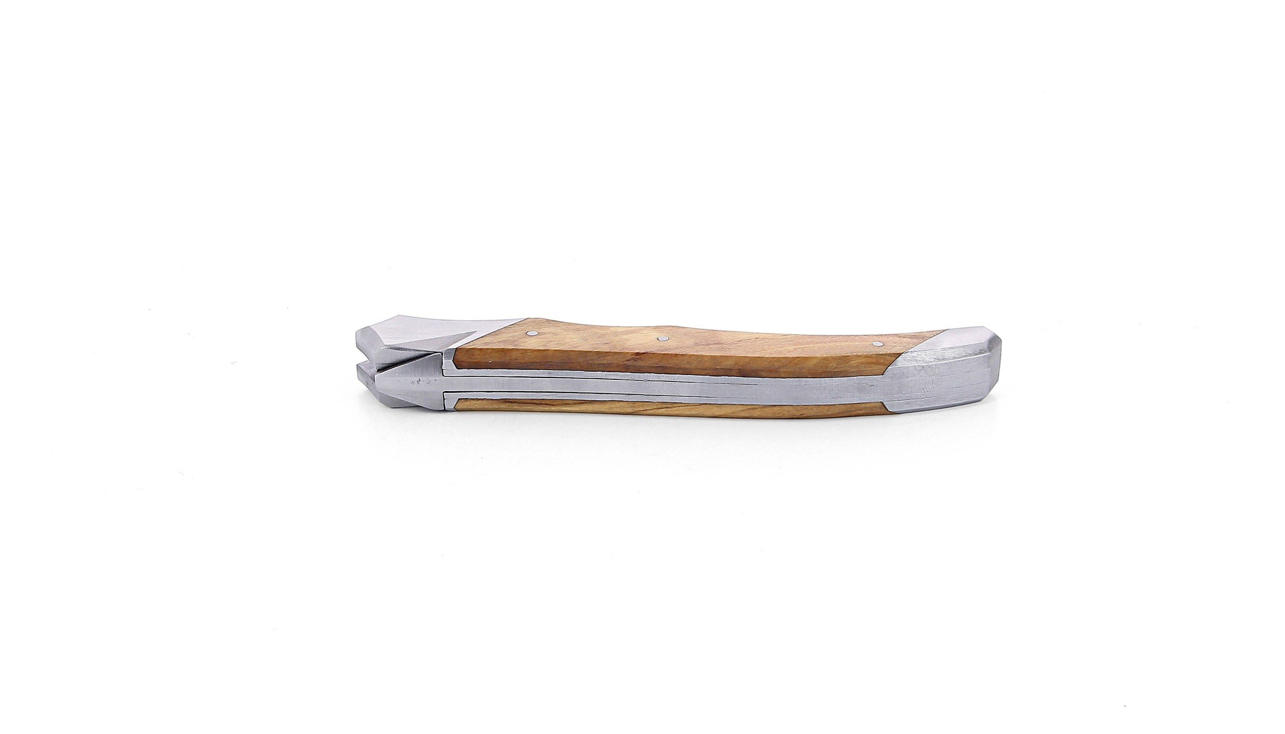 Laguiole Tribal pliant 12 cm, platines lisses, manche en olivier, mitres inox brossées