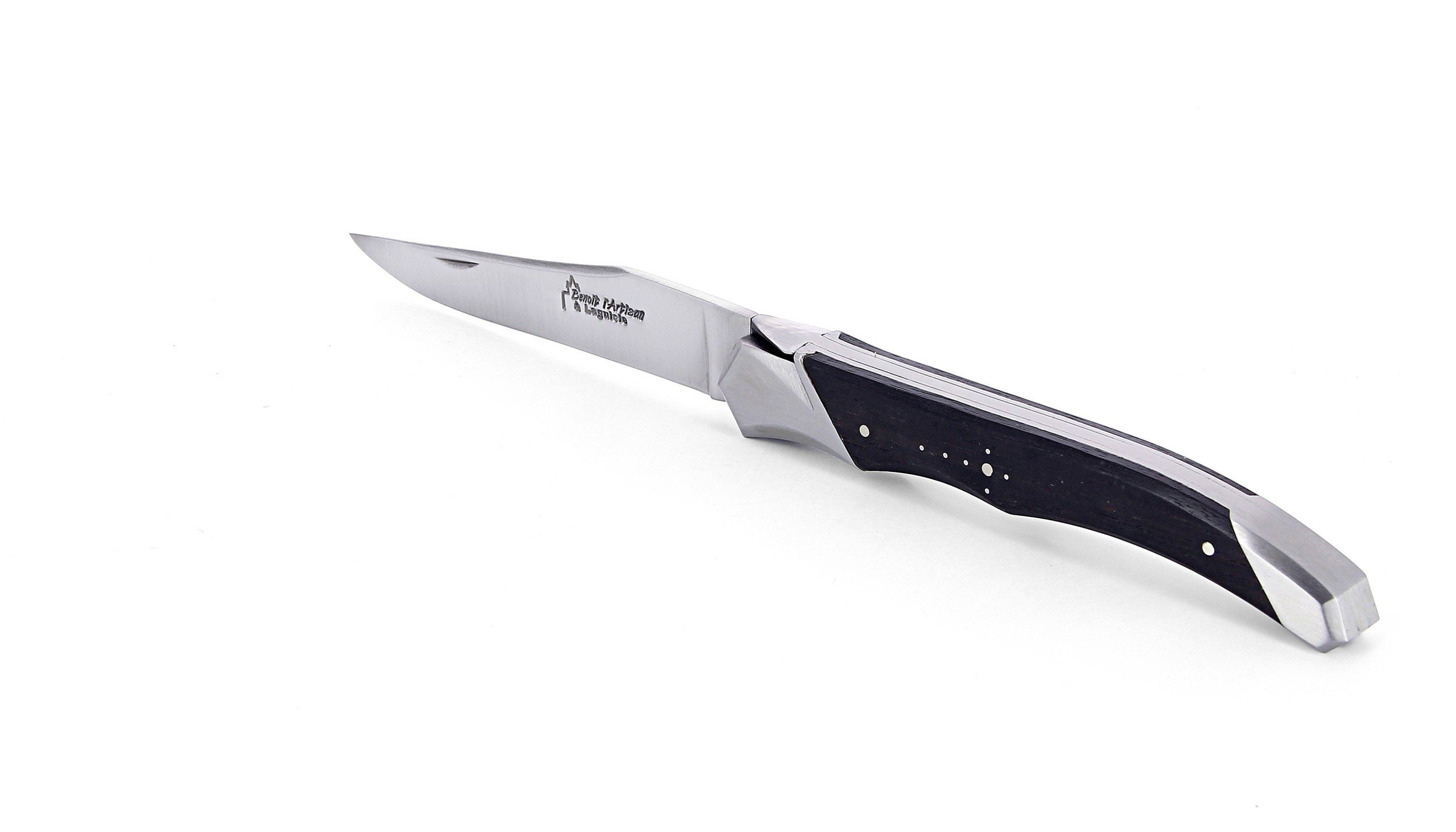 Laguiole Tribal pliant 12 cm, platines lisses, manche en ébène, mitres inox brossées