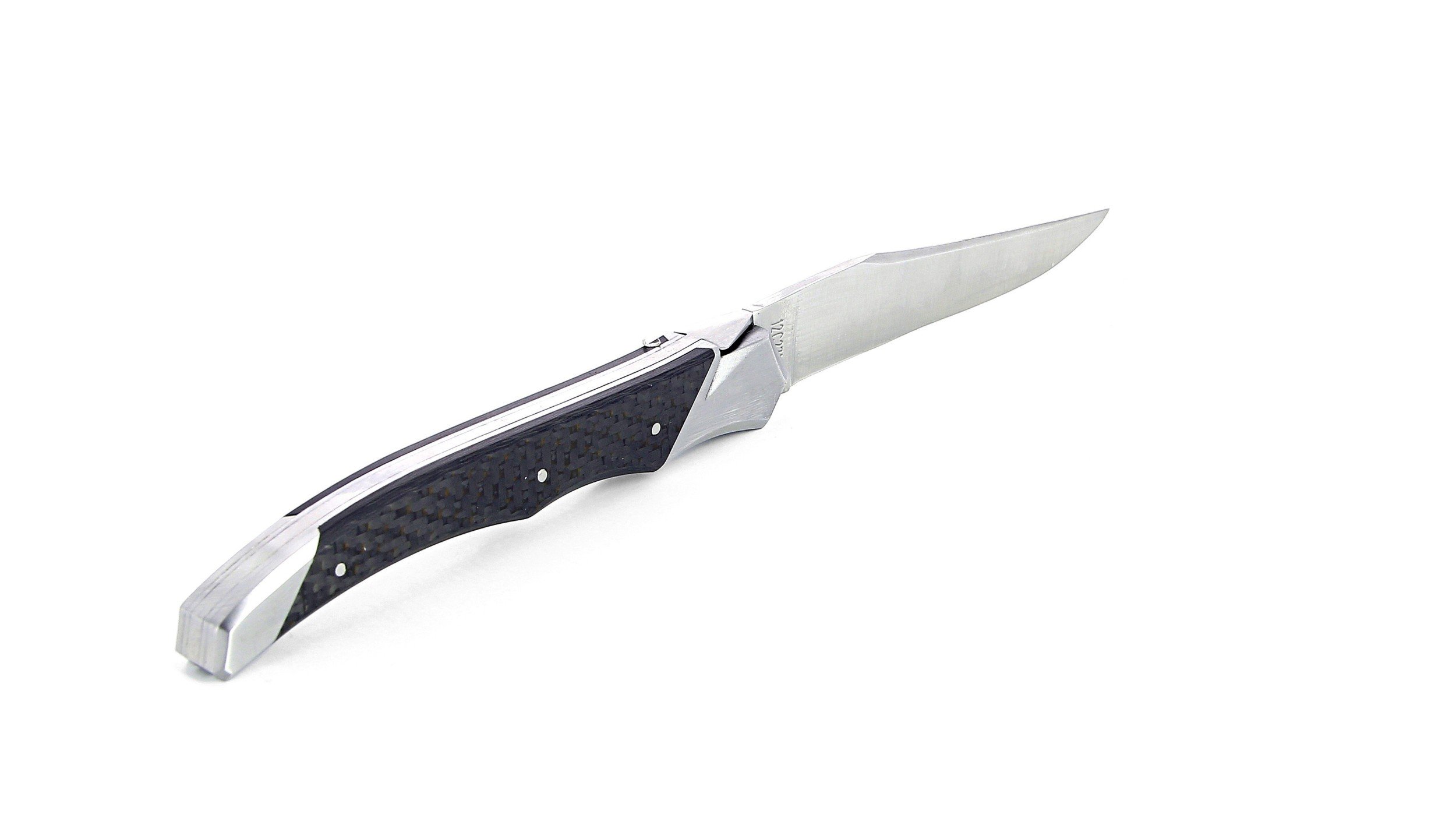 Laguiole Tribal pliant 12 cm, platines lisses, manche en fibre de carbone, mitres inox brossées