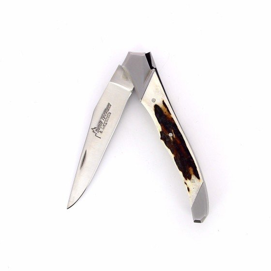 Laguiole Tribal pliant 10 cm, platines lisses, manche en bois de cerf, mitres inox brossées