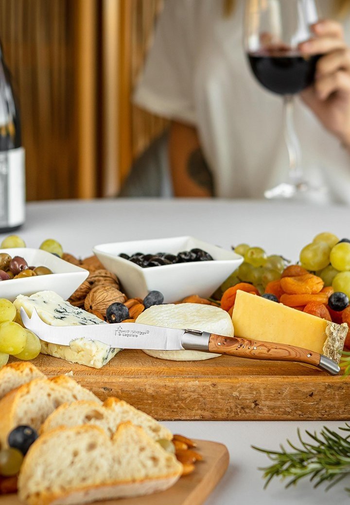 Couteau à fromage Laguiole, manche en genévrier, mitres inox