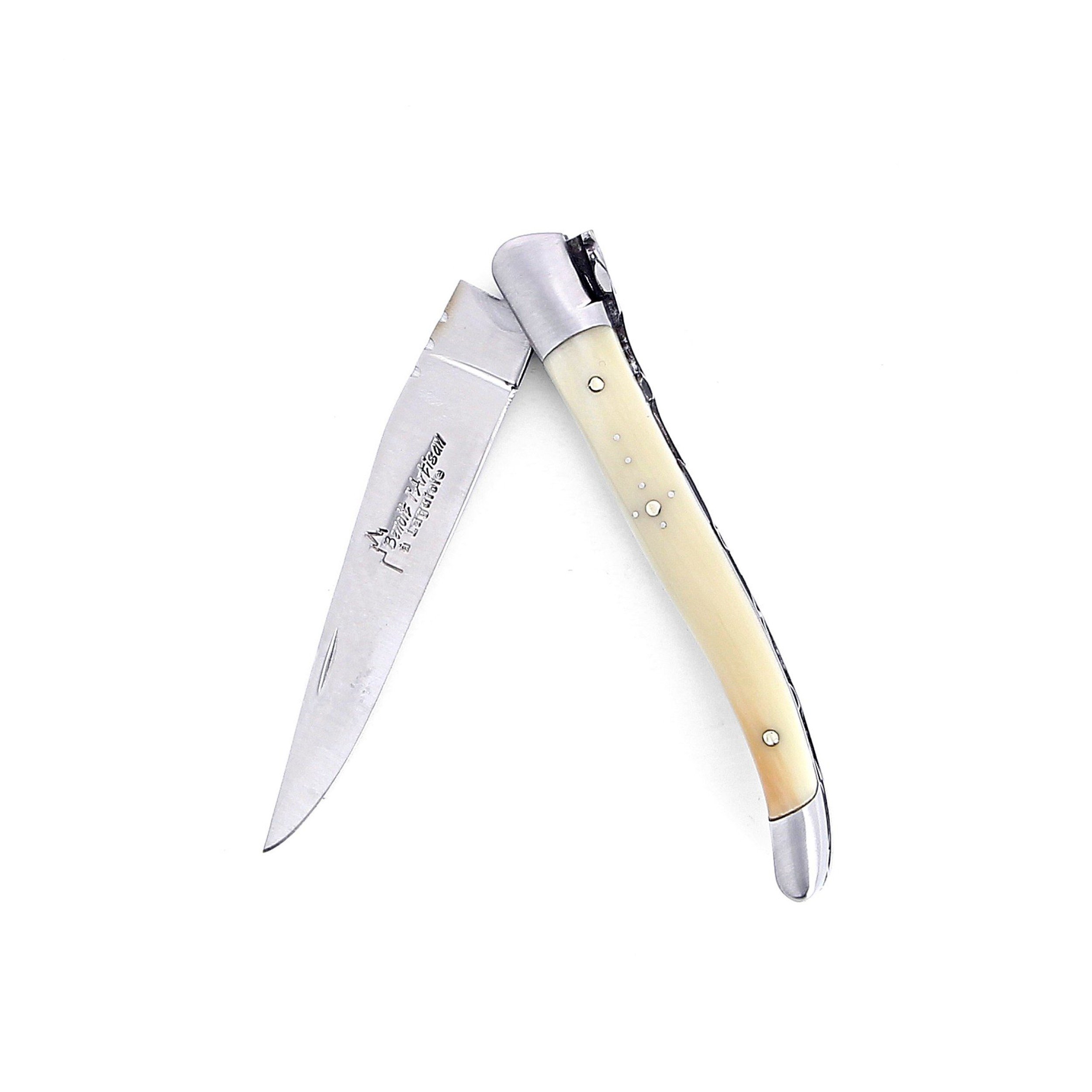 Laguiole pliant 10 cm, manche en corne massive blonde, mitres inox brossé