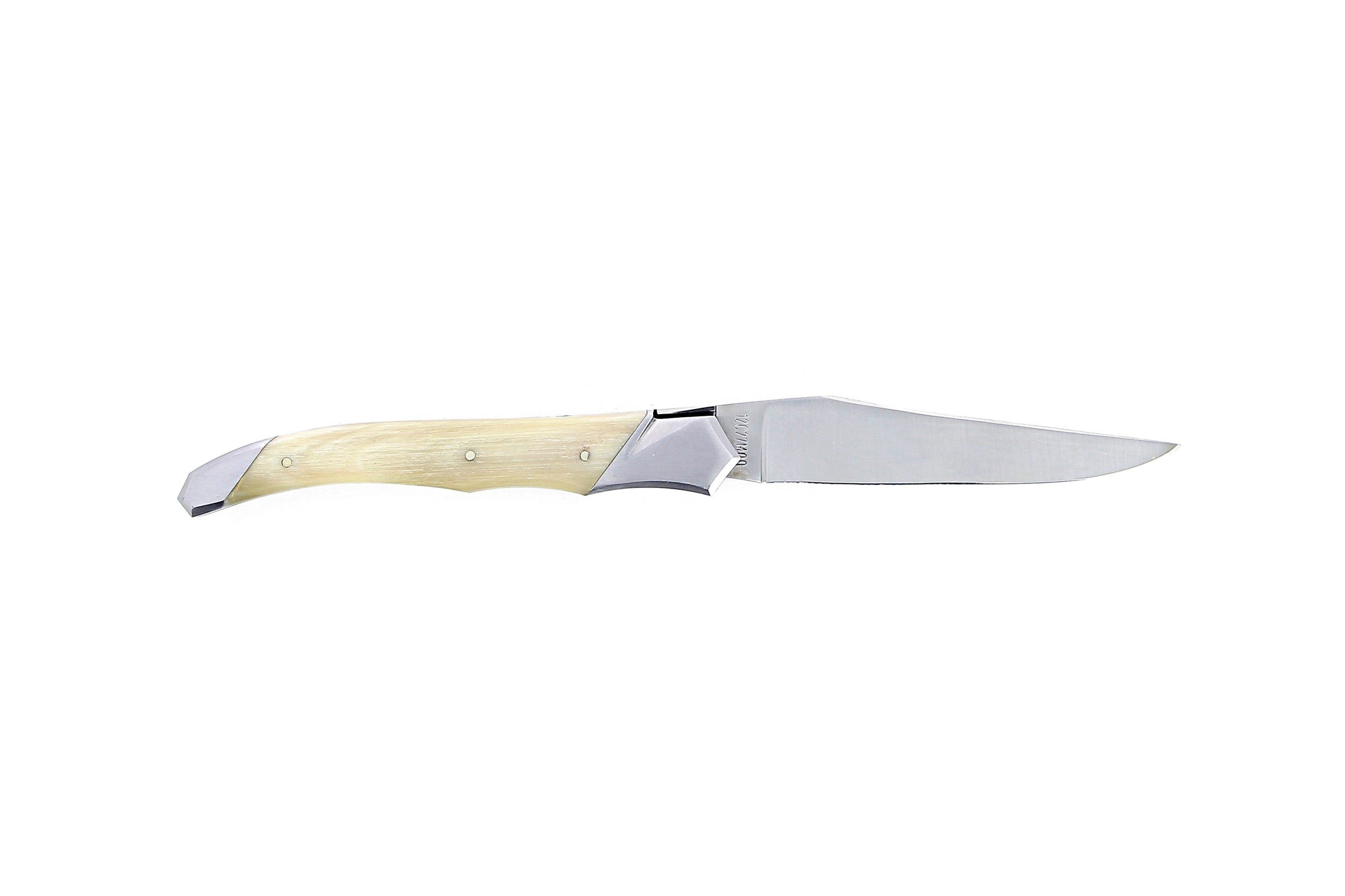 Laguiole Tribal pliant 12 cm, platines lisses, manche en corne massive blonde, mitres inox brossées