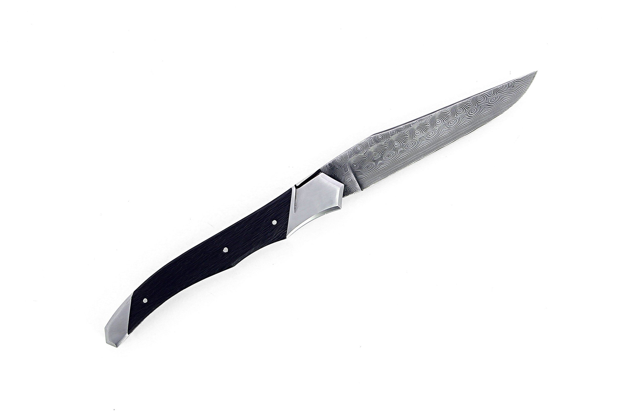 Couteau de Laguiole Tribal pliant 12 cm, platines guillochées, manche en fibre de carbone tressée, mitres inox brossées, lame Damas inoxydable