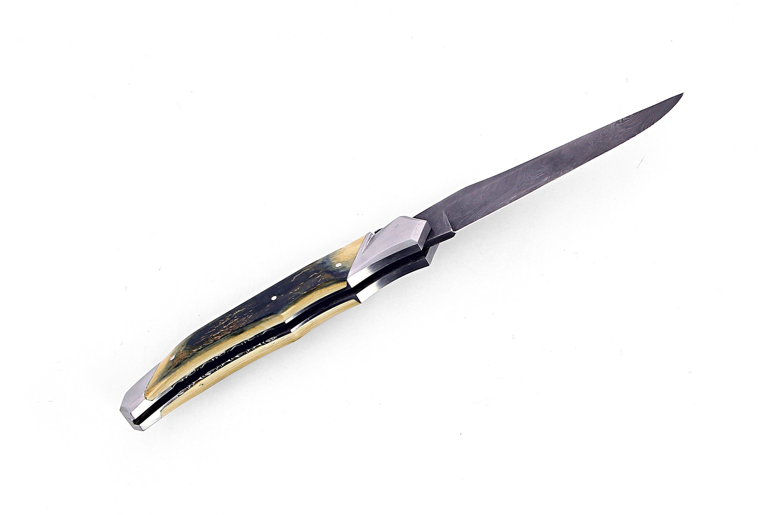 Couteau de Laguiole Tribal pliant 12 cm, platines guillochées, manche en ivoire de mammouth, mitres inox brossées, lame Damas carbone explosion