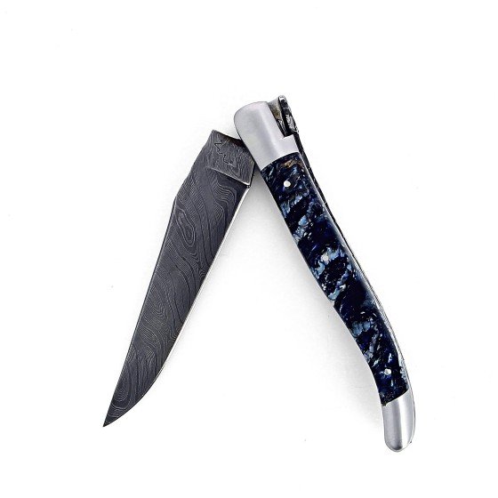 Couteau de Laguiole pliant doubles platines, 12 cm, manche en molaire de mammouth bleue, mitres inox brossées, lame Damas carbone torsadée