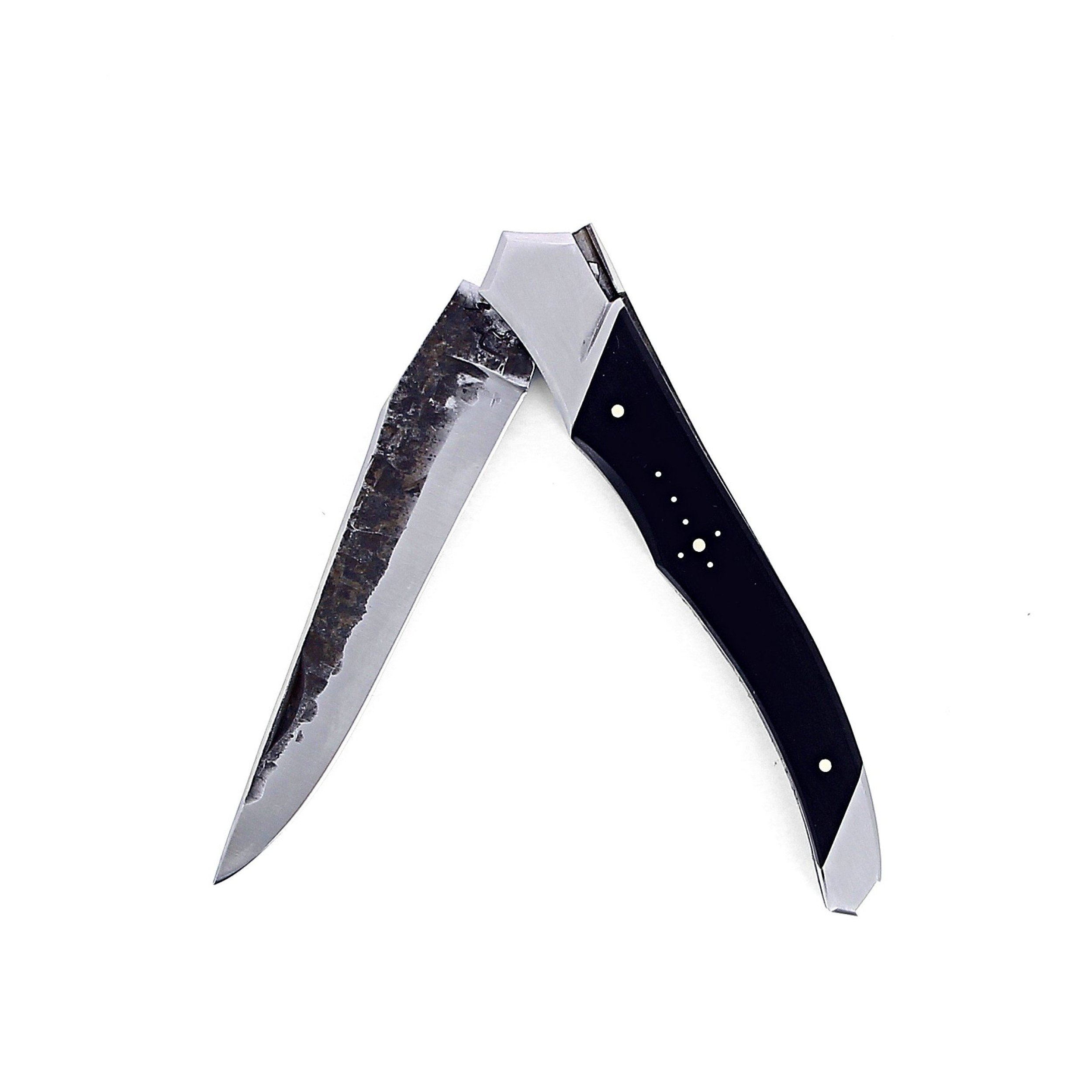 Couteau de Laguiole Tribal pliant 12 cm, platines guillochées, manche en ébène, mitres inox brossées, lame brute de forge
