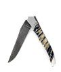Laguiole Tribal pliant 12 cm, platines guillochées, manche en molaire de mammouth bleue, mitres inox brossées, lame Damas inoxydable
