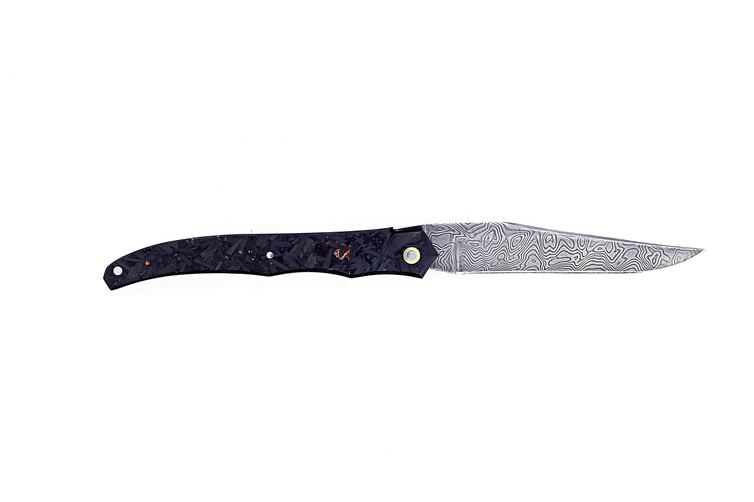 Couteau de Laguiole Tribal pliant 10 cm, platines guillochées, plein manche en fibre de carbone pailletée cuivrée, lame Damas inoxydable