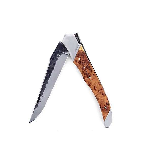Couteau de Laguiole Tribal pliant 12 cm, platines guillochées, manche en genévrier, mitres inox brossées, lame brute de forge