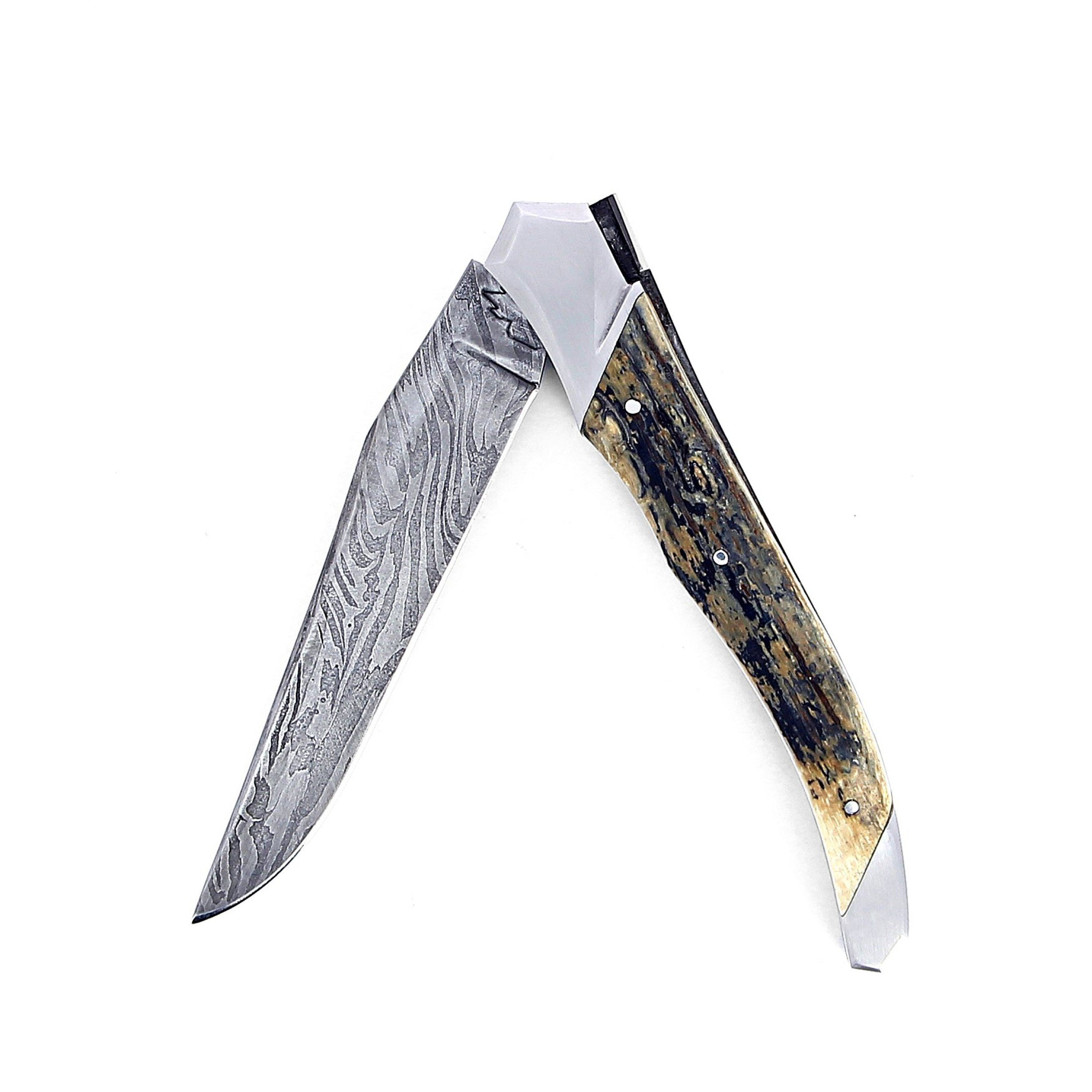 laguiole-tribal-pliant-12-cm-platines-guillochees-manche-en-ivoire-mammouth-mitres-inox-brossees-lame-damas-carbone-explosion