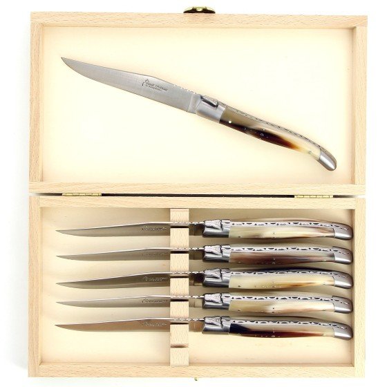 Coffret de 6 couteaux de table de Laguiole, manche en corne massive blonde, mitres inox brossé