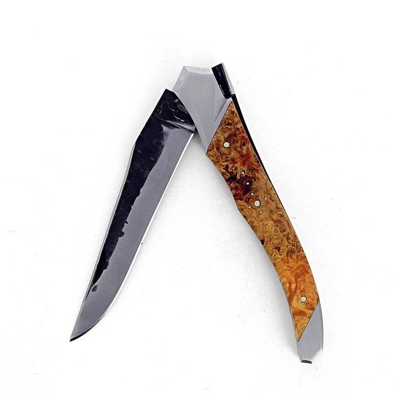 Couteau Laguiole Tribal 12 cm Abeille Forgée manche en loupe d'érable Negundo, deux mitres inox, platines guillochées et lame brut de forge