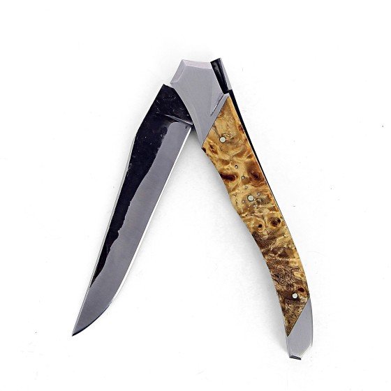 Couteau Laguiole Tribal 12 cm Abeille Forgée manche en loupe de peuplier, deux mitres inox, platines guillochées et lame brut de forge