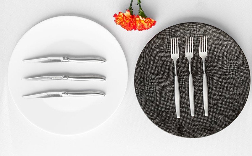Couteaux de tables et fourchettes Laguiole, plein manche inox brossé