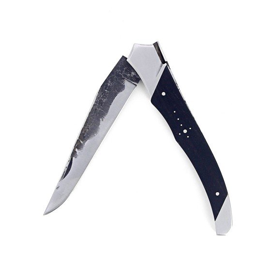Laguiole Tribal pliant 12 cm, platines guillochées, manche en ébène, lame brute de forge