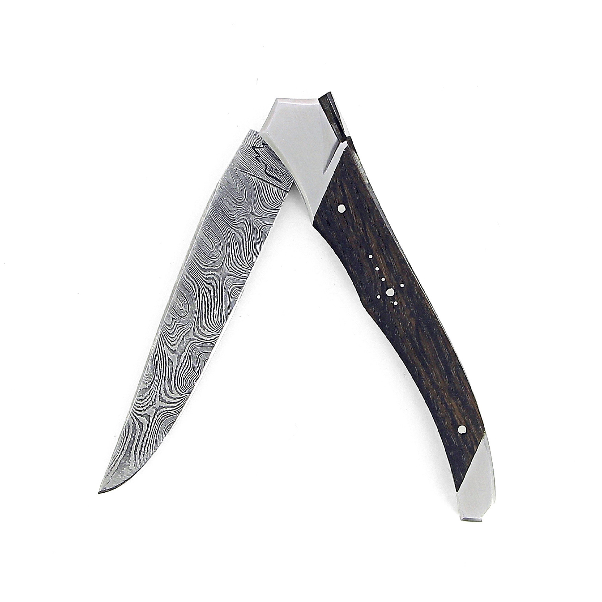 Laguiole Tribal 12 cm Abeille Forgée manche en bois de Morta et deux mitres inox platines guillochées lame damas torsadé