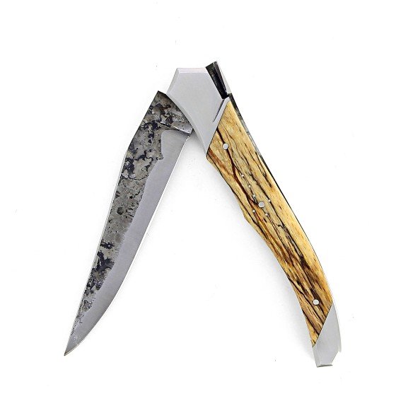 Laguiole Tribal 12 cm Abeille Forgée manche en bois de hetre de l'Aubrac et deux mitres inox platines guillochées lame brut de forge