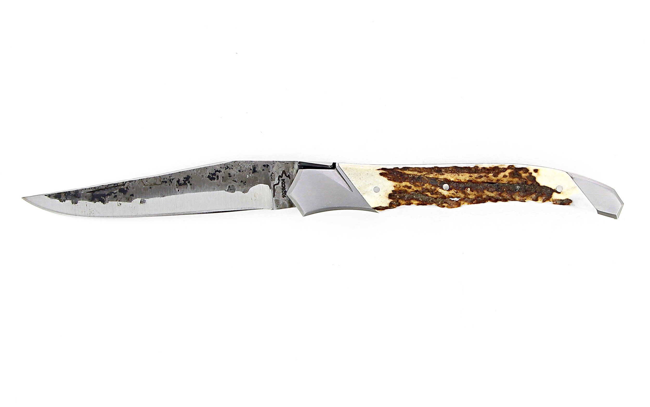Laguiole TRIBAL 12 cm Abeille Forgée manche en bois de cerf et deux mitres inox lame brut de forge