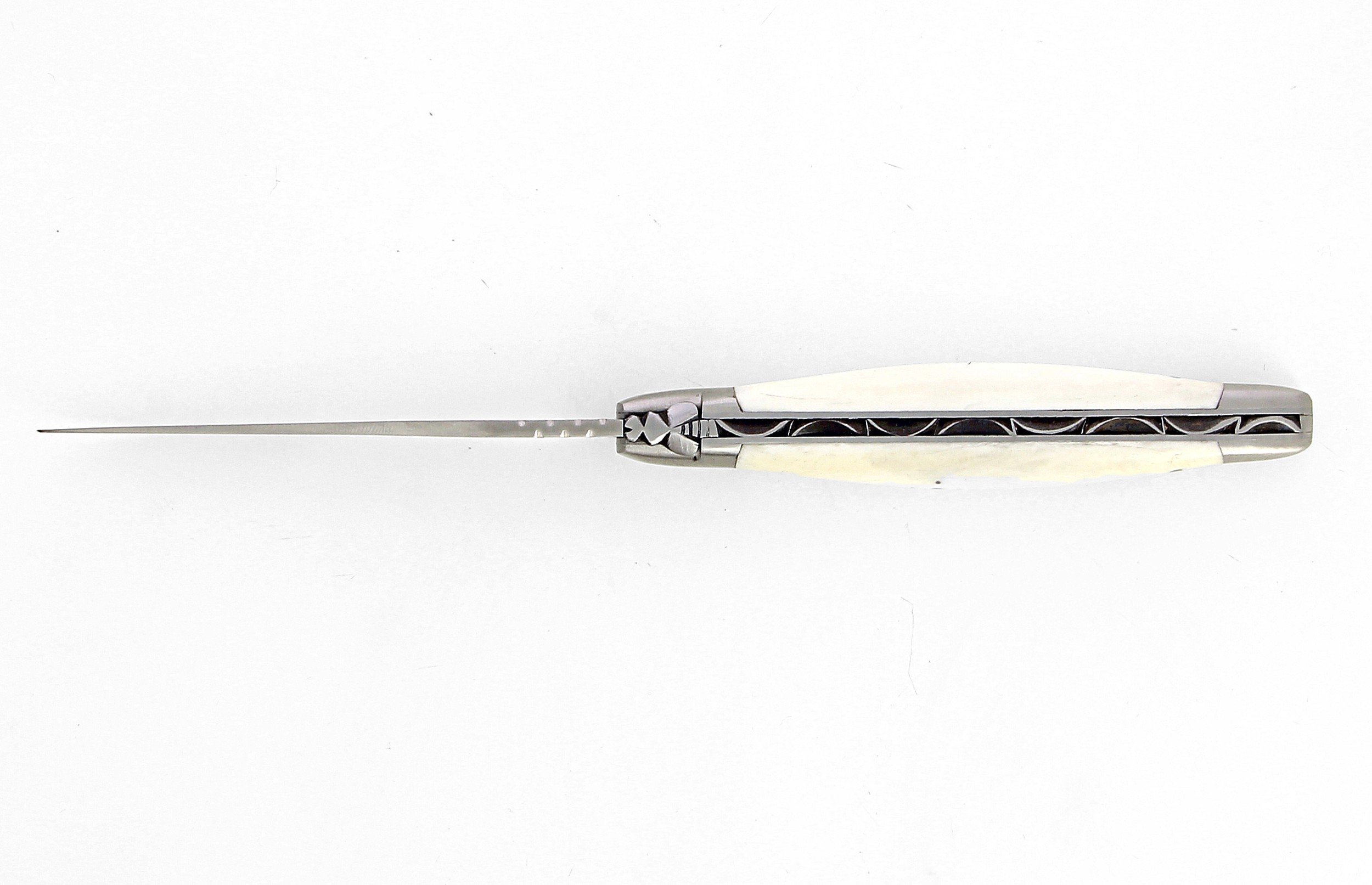 IG - Laguiole 12 cm Abeille Forgée manche en os de boeuf et deux mitres inox lame 14C28 Benoit l'Artisan