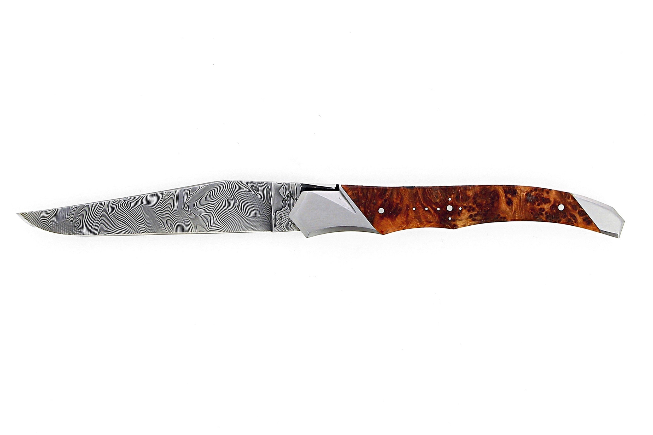 Laguiole Tribal 12 cm Abeille Forgée manche en bois de cade et deux mitres inox platines guillochées lame damas inox