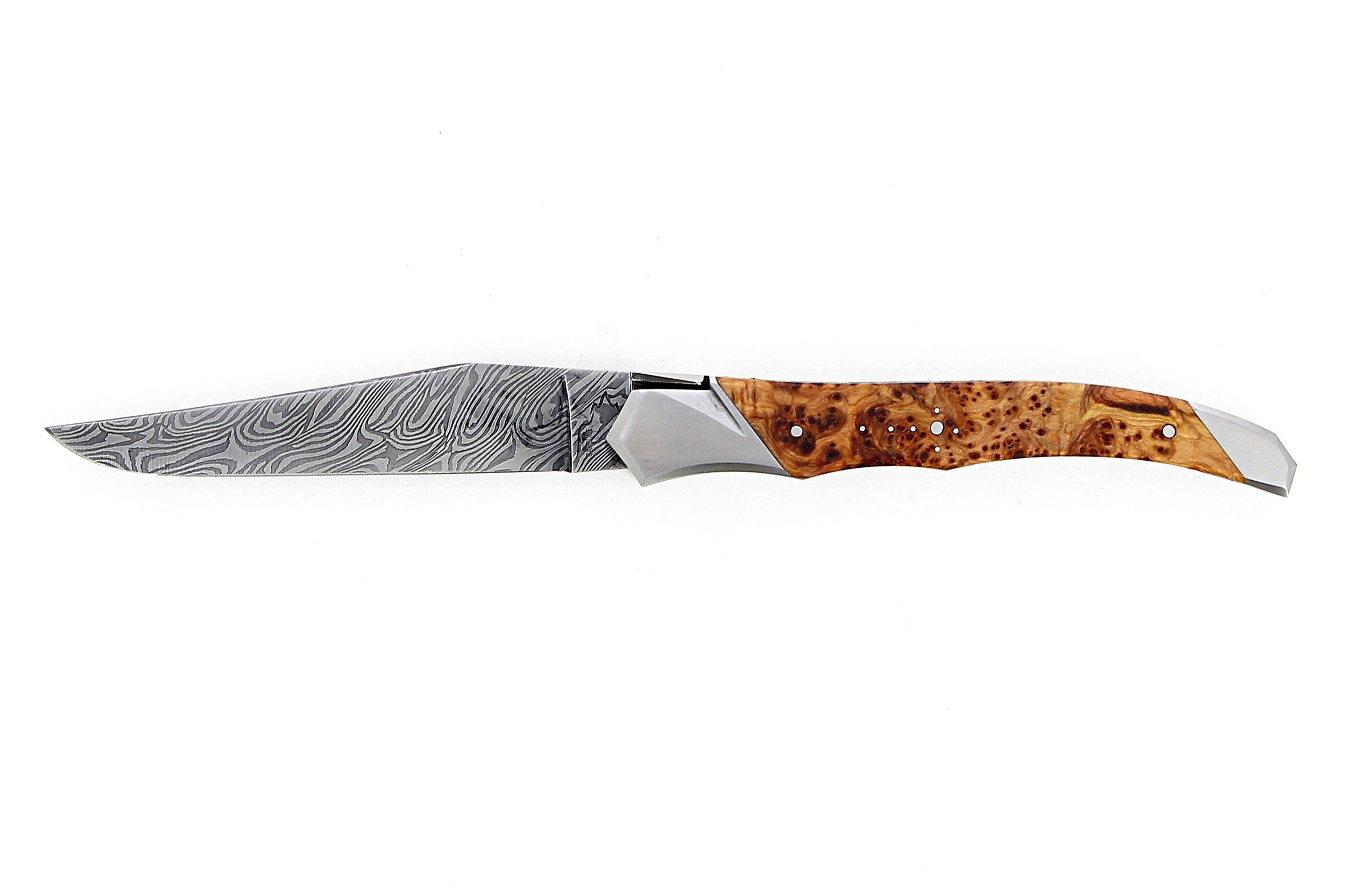 Laguiole Tribal pliant 12 cm, platines guillochées, manche en genévrier, mitres inox brossées
