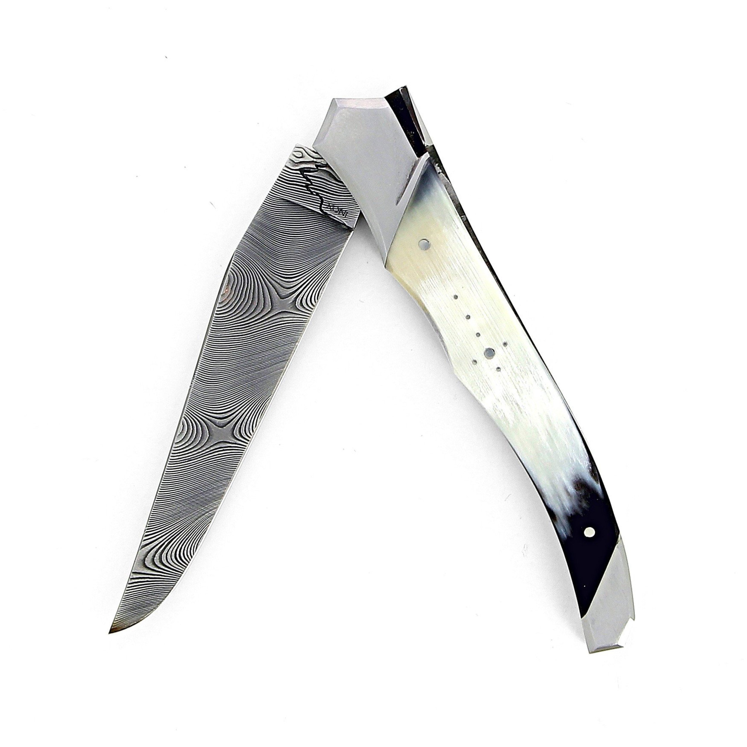 Laguiole Tribal 12 cm Abeille Forgée manche en corne de vache aubrac et deux mitres inox platines guillochées lame damas inox