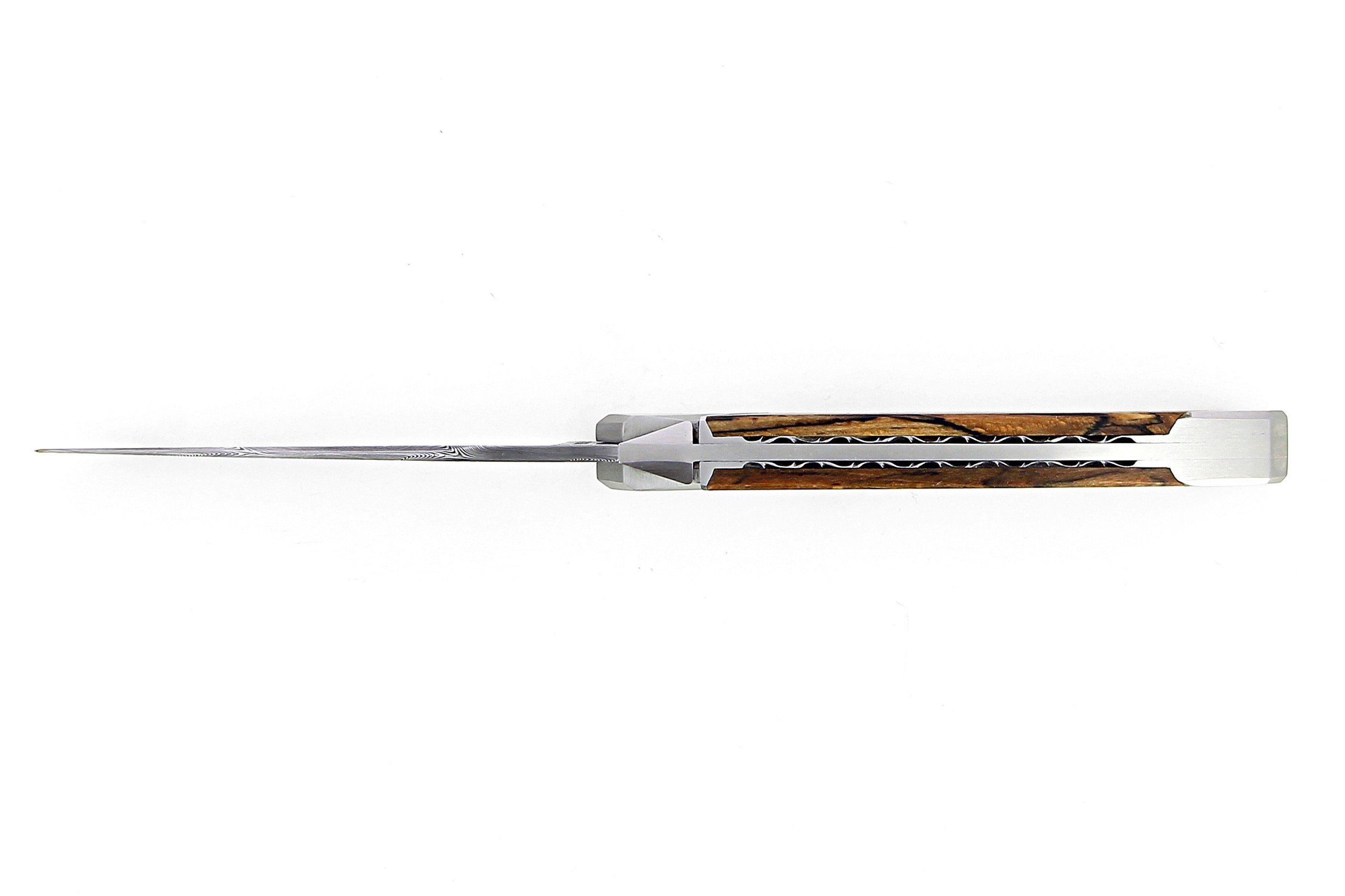 Laguiole Tribal pliant 12 cm, platines guillochées, manche en hêtre de l'aubrac mitres inox brossées