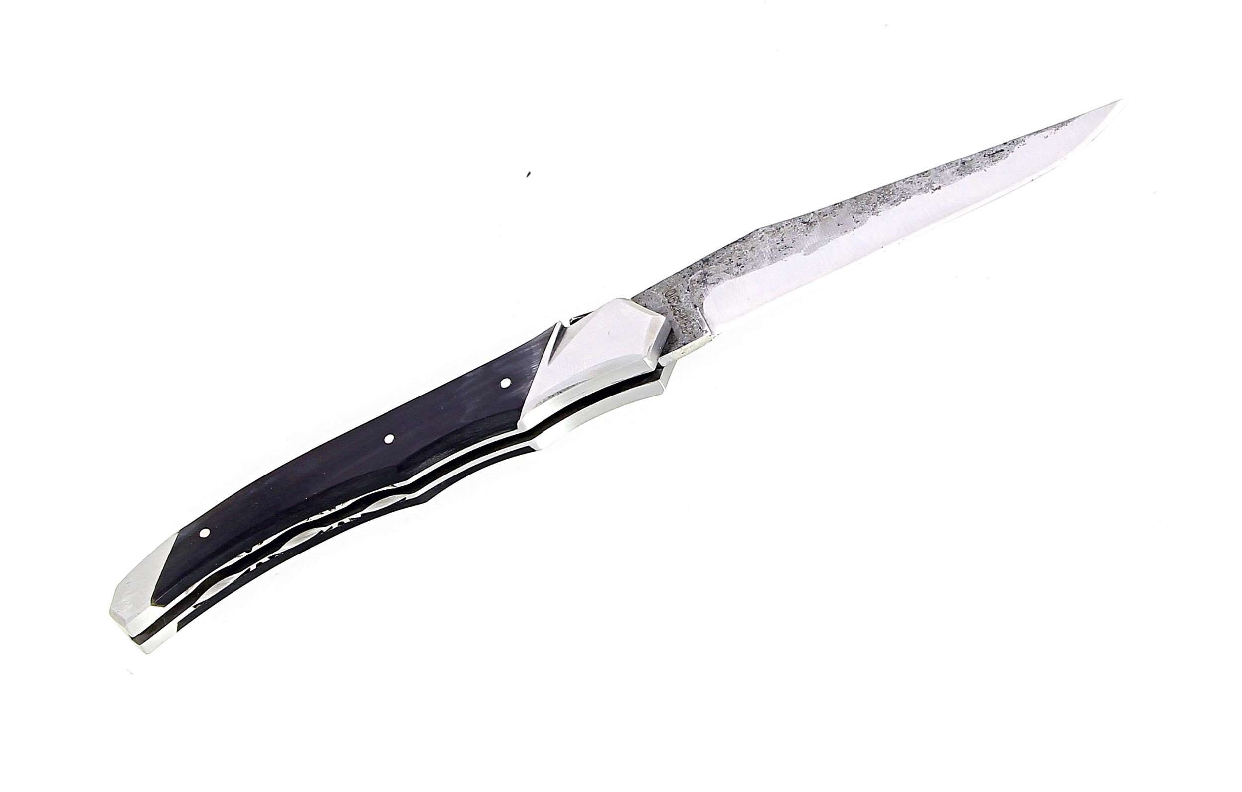 Laguiole tribal en corne de vache aubrac et lame brute de forge