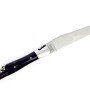Ce couteau de Laguiole pliant est doté d'un manche de 12 cm en corne massive noire, protégé par deux mitres inox.