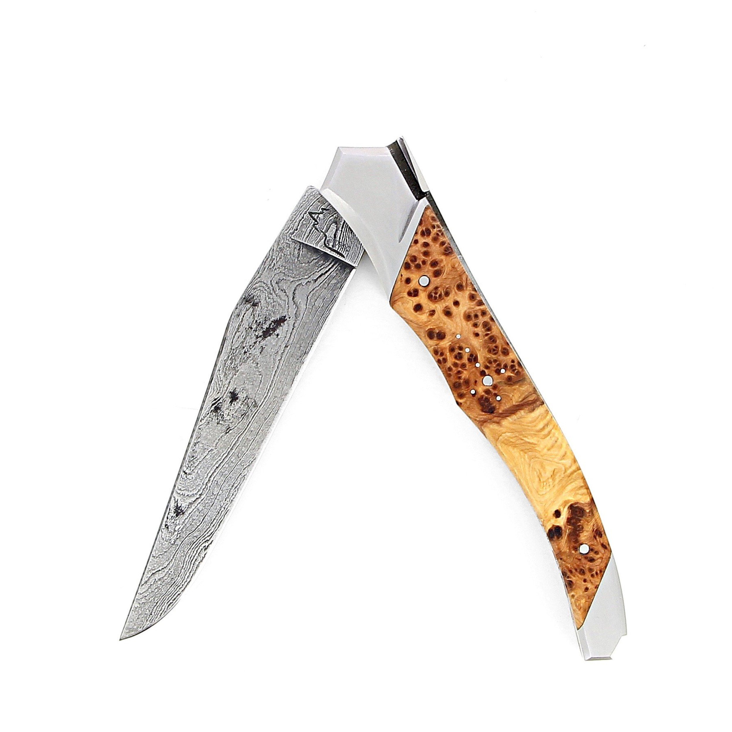 Couteau Laguiole Tribal avec manche en genévrier et lame damas carbone