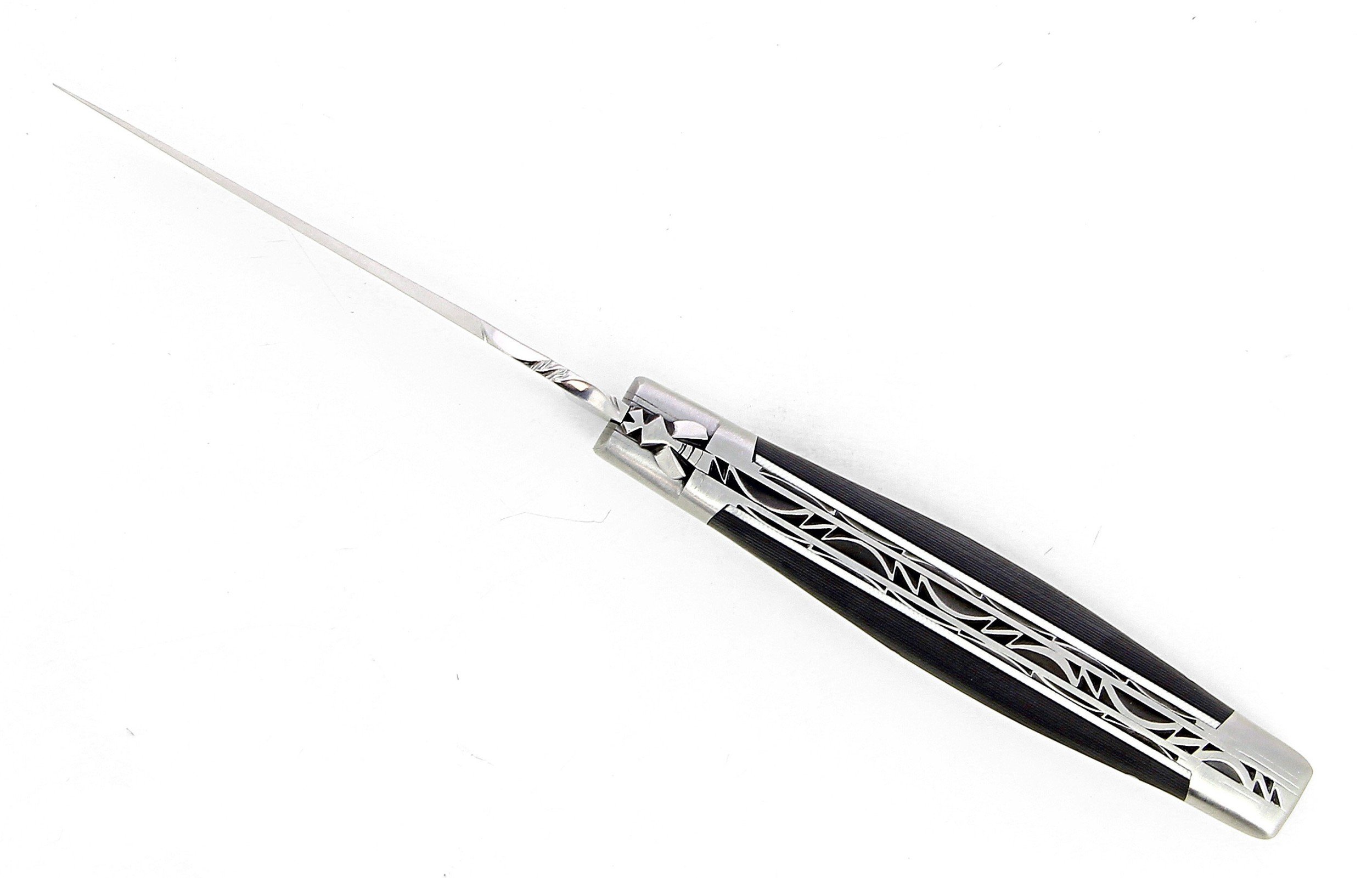 Couteau Laguiole pliant doubles platines, 12 cm, manche en fibre de carbone, intercalaires blancs, mitres inox brossées