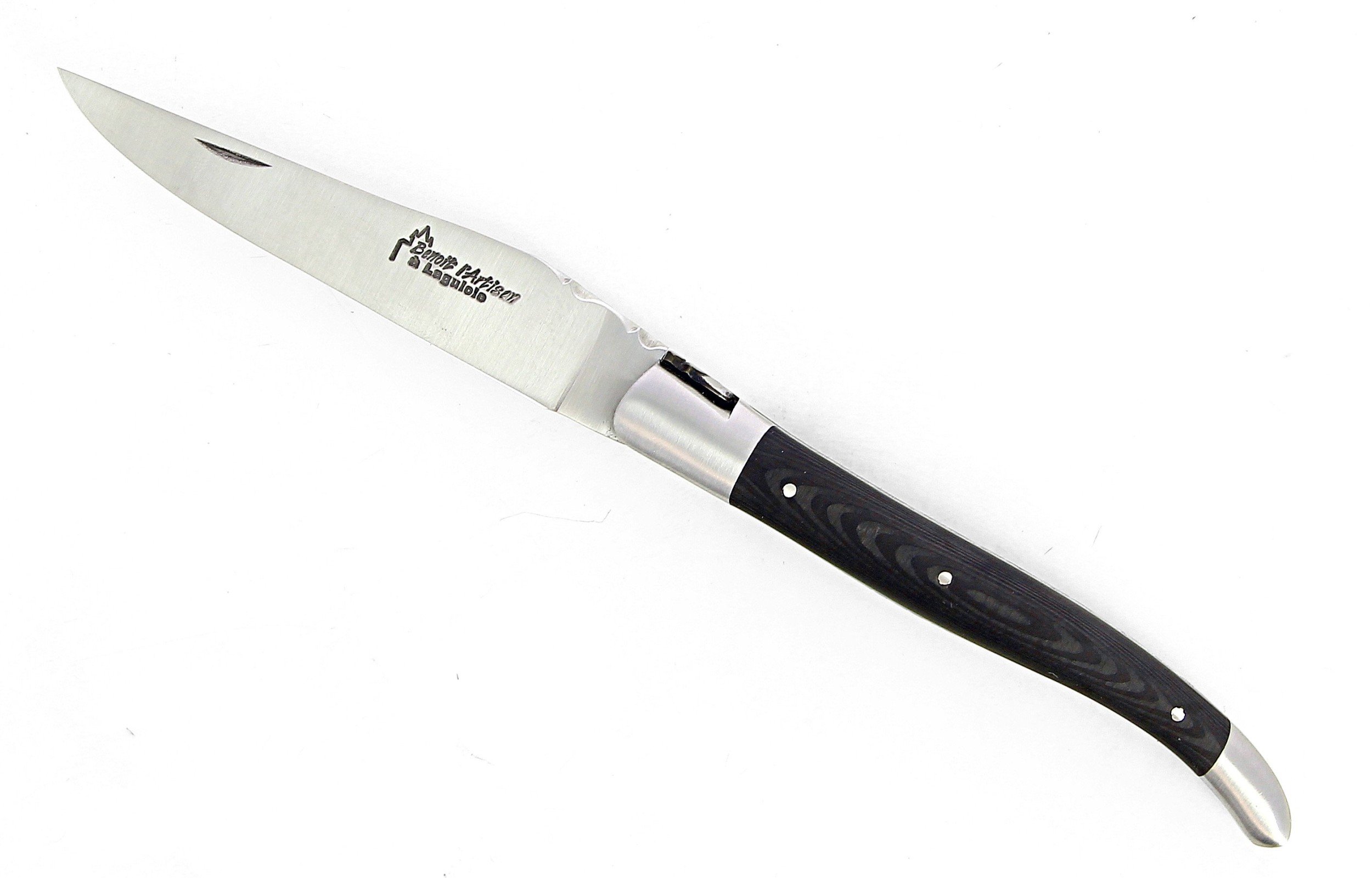 Laguiole pliant doubles platines, 12 cm, manche en fibre de carbone, intercalaires verts, mitres inox brossées