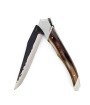 Ce couteau de Laguiole Tribal pliant est doté d'un manche de 12 cm en YYY protégé par deux mitres inox, et de platines guillochées.