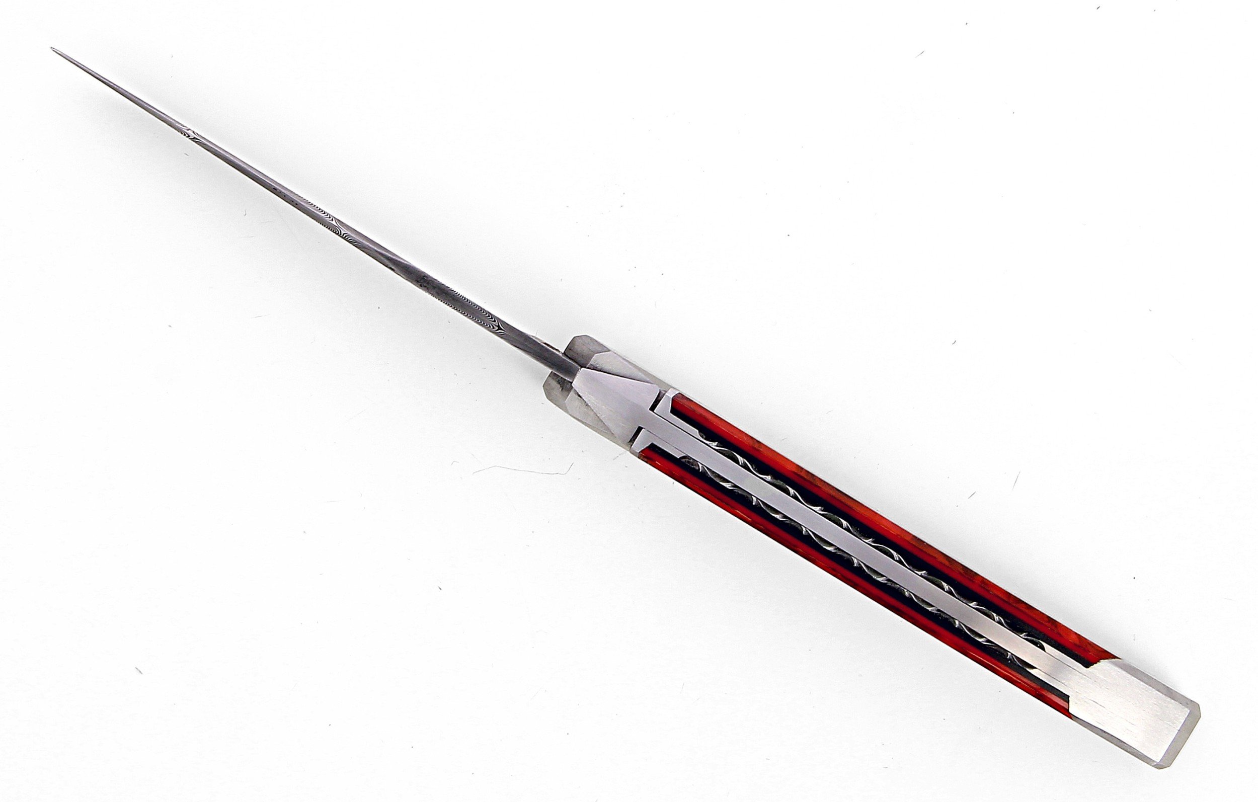 Laguiole Tribal 12 cm Abeille Forgée manche en abalone rouge et deux mitres inox platines guillochées lame damas inox