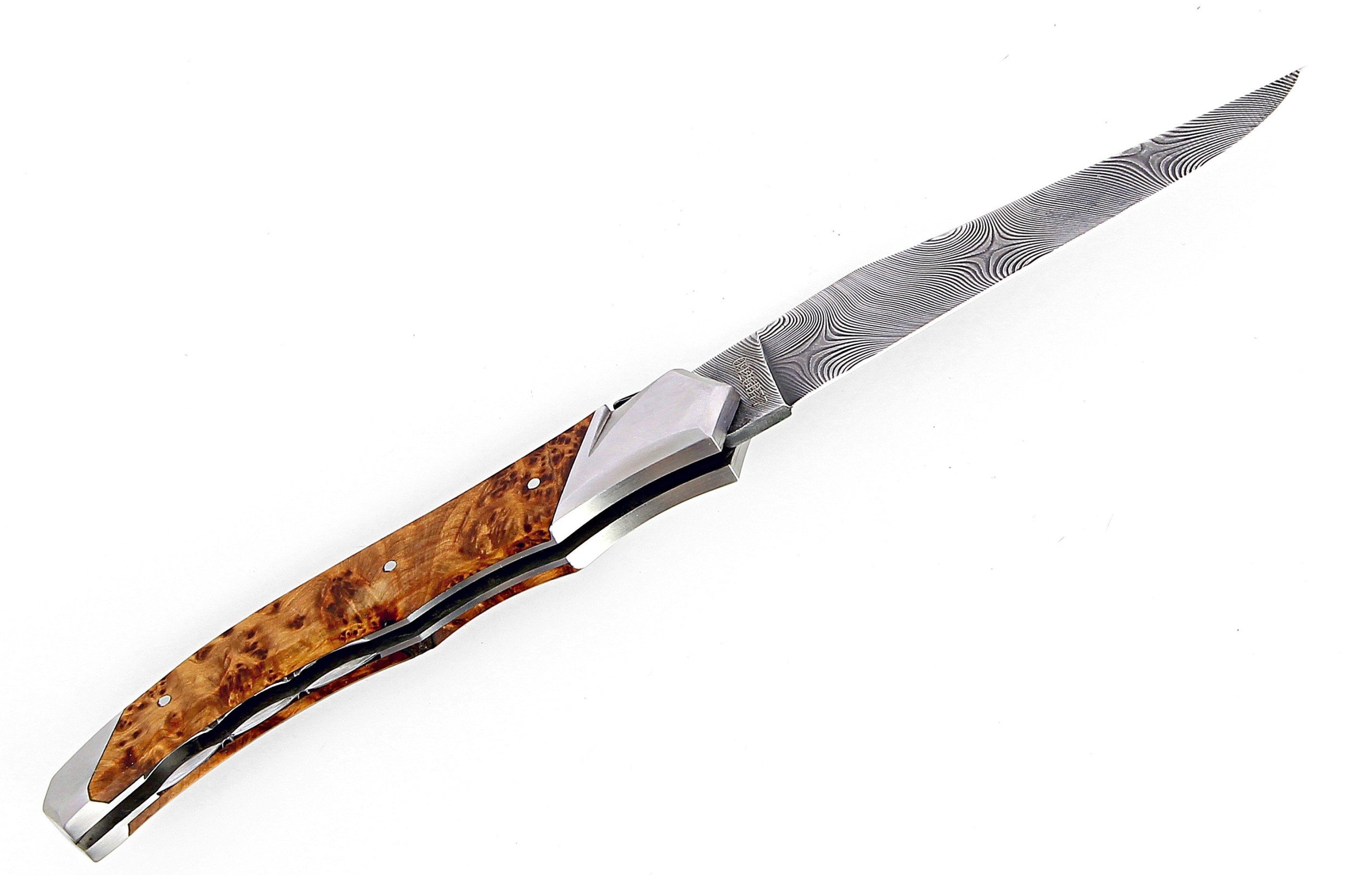 Laguiole Tribal 12 cm Abeille Forgée manche en bois de cade et deux mitres inox platines guillochées lame damas inox