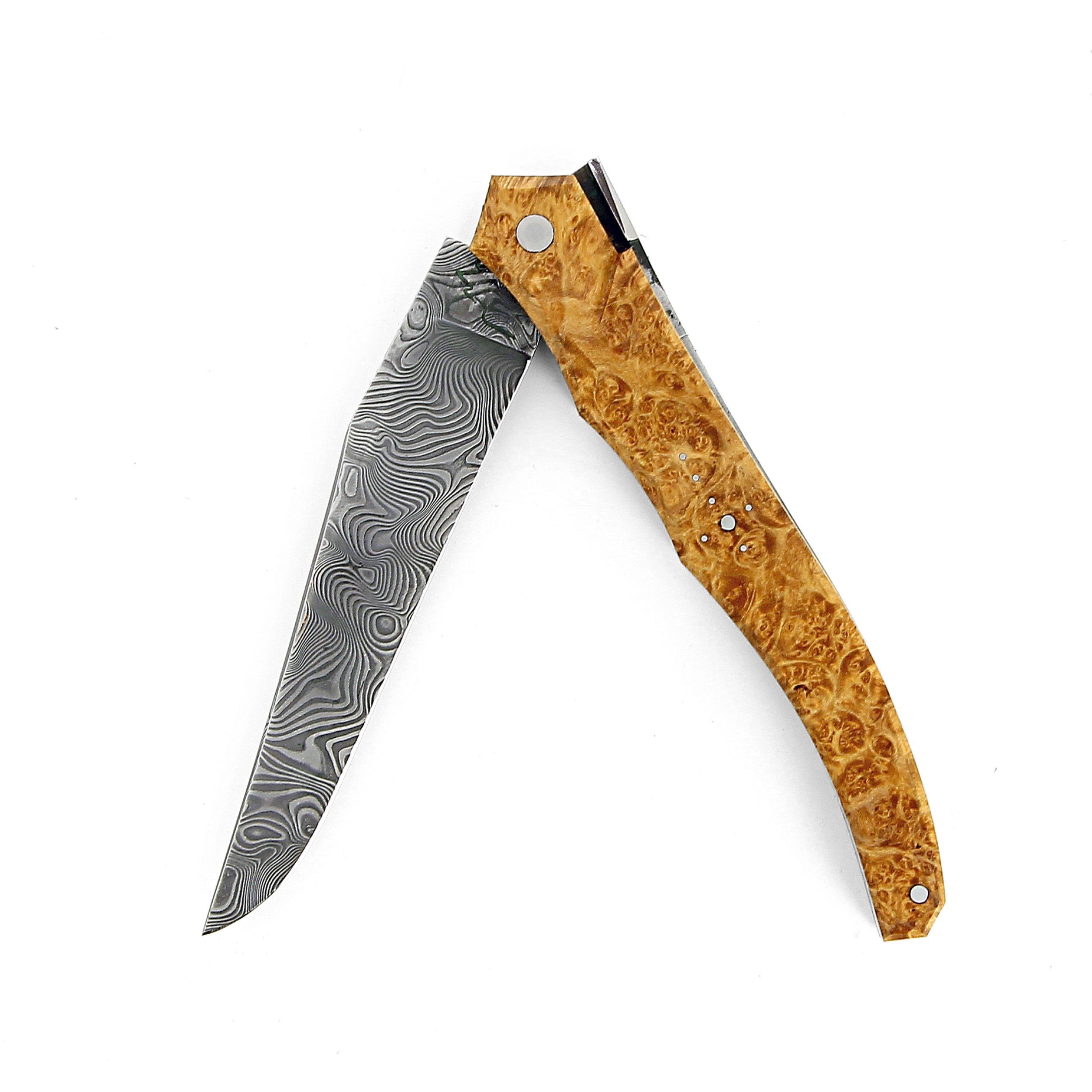 laguiole-tribal-12-cm-abeille-forgee-plein-manche-en-erable-negundio-et-platines-guillochees-lame-damas-carbone