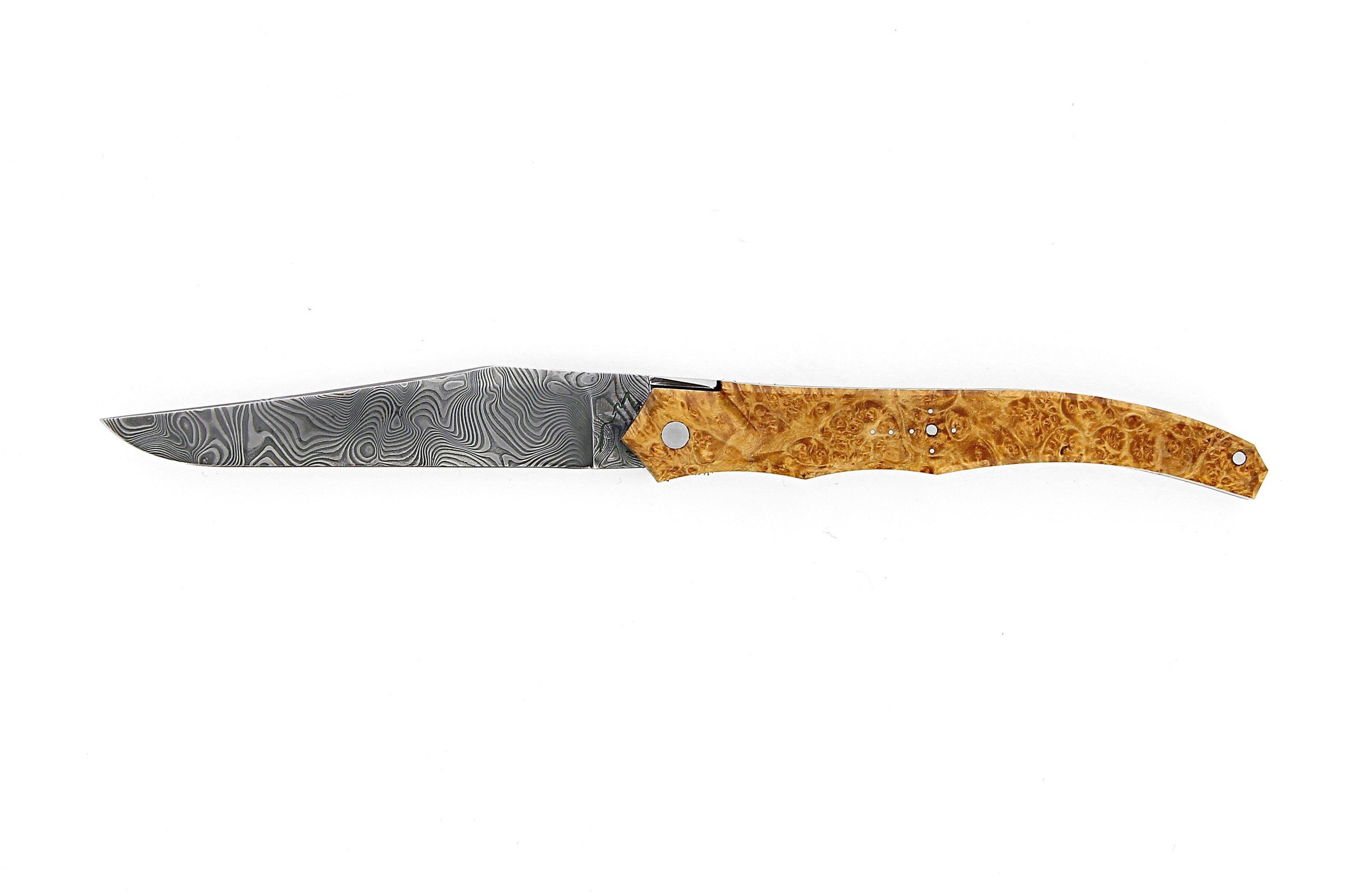 laguiole-tribal-12-cm-abeille-forgee-plein-manche-en-erable-negundio-et-platines-guillochees-lame-damas-carbone