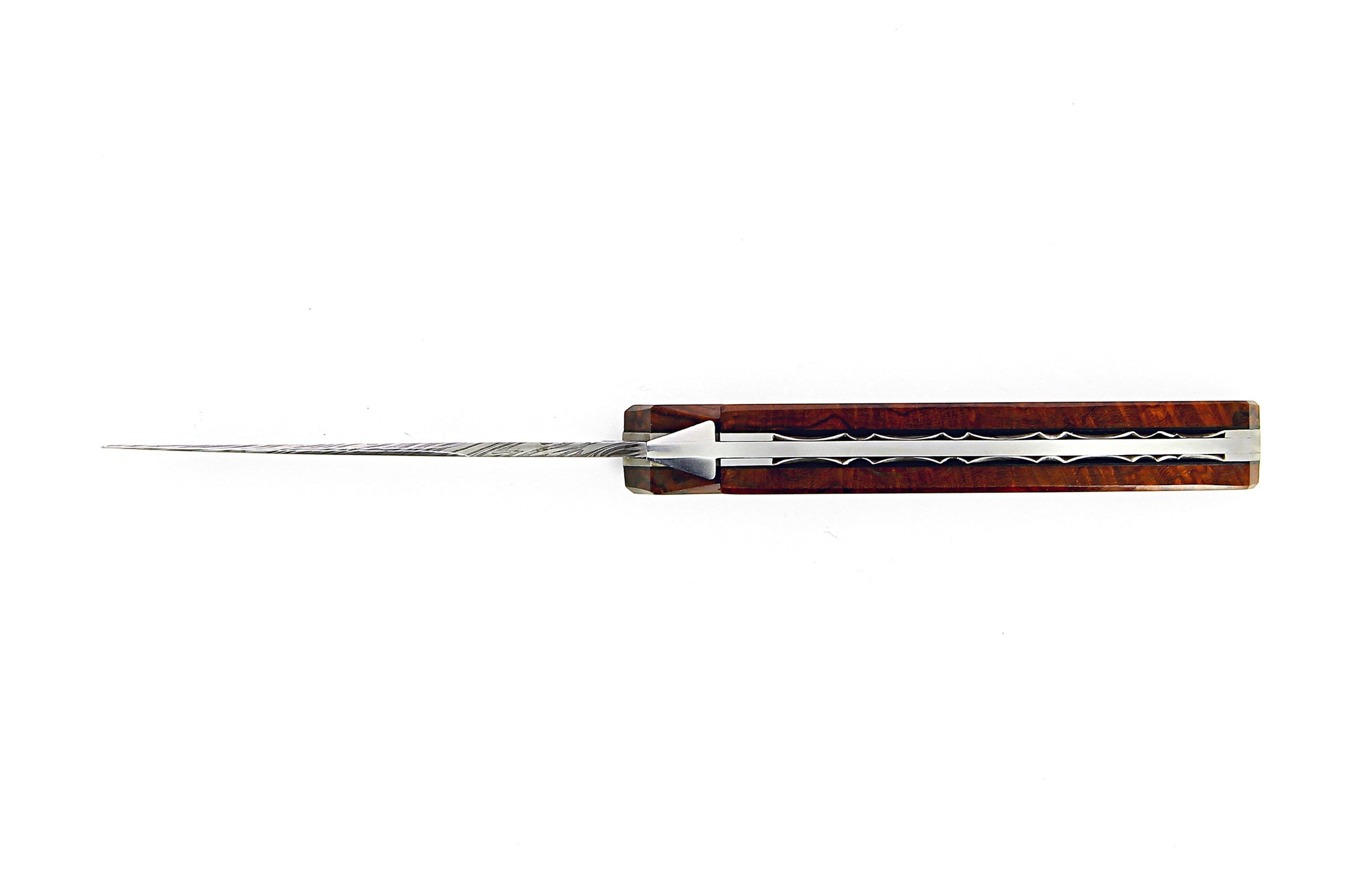 Laguiole Tribal 12 cm Abeille Forgée plein manche en bois de fer, platines guillochées et lame damas carbone