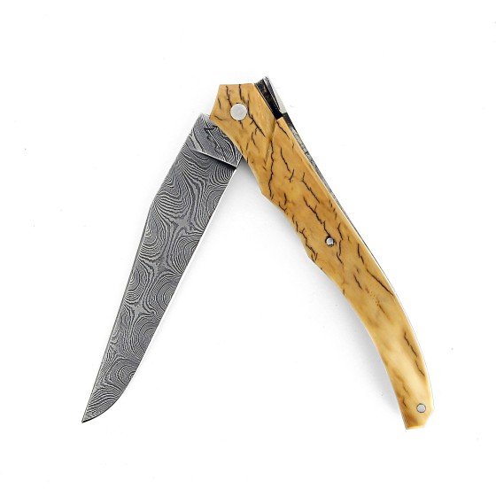 Laguiole Tribal pliant 12cm plein manche en ivoire de mammouth, platines guillochées et lame damas carbone