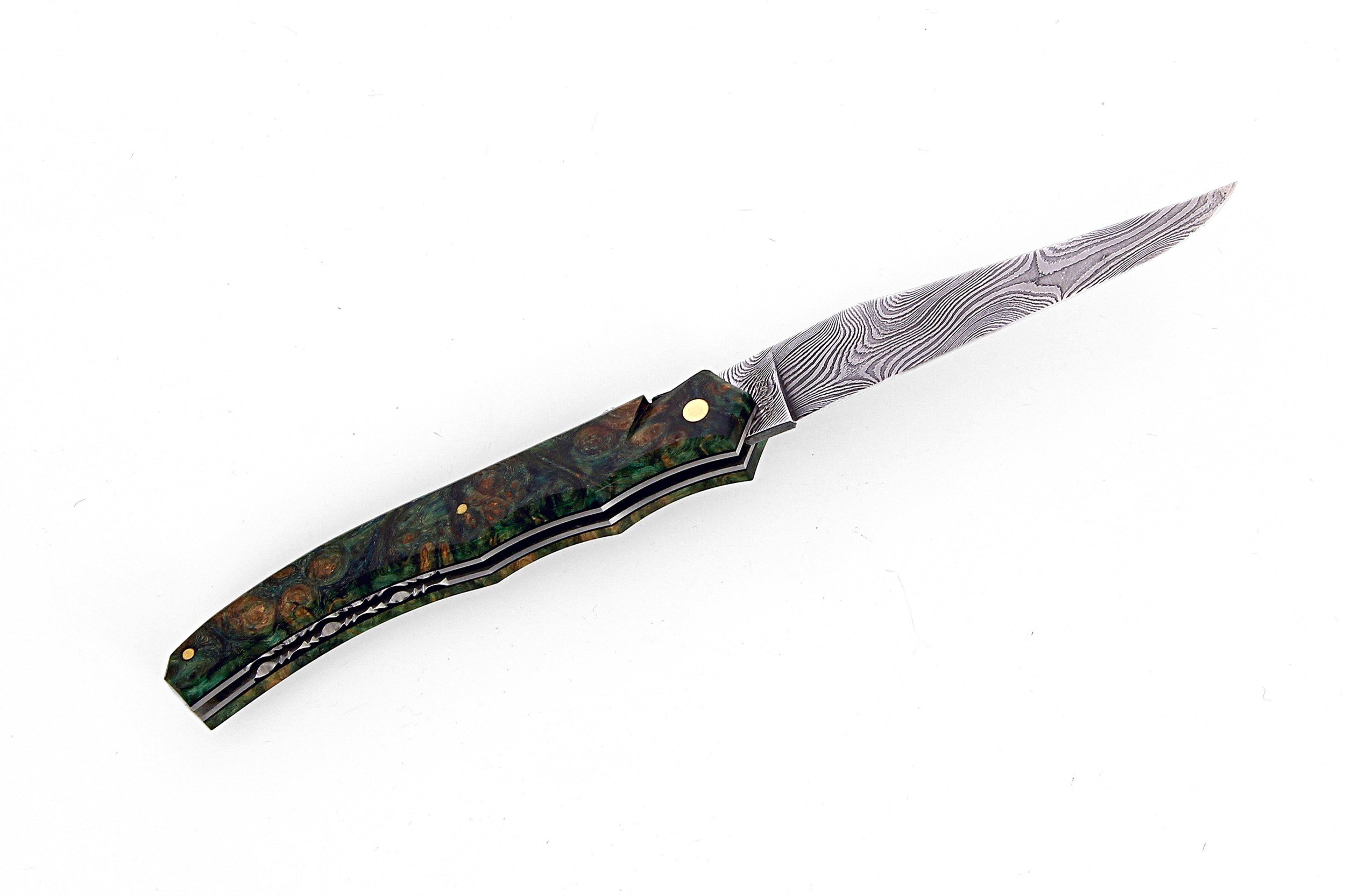 Laguiole Tribal 12 cm Abeille Forgée plein manche en loupe amboine verte, platines guillochées et lame damas carbone