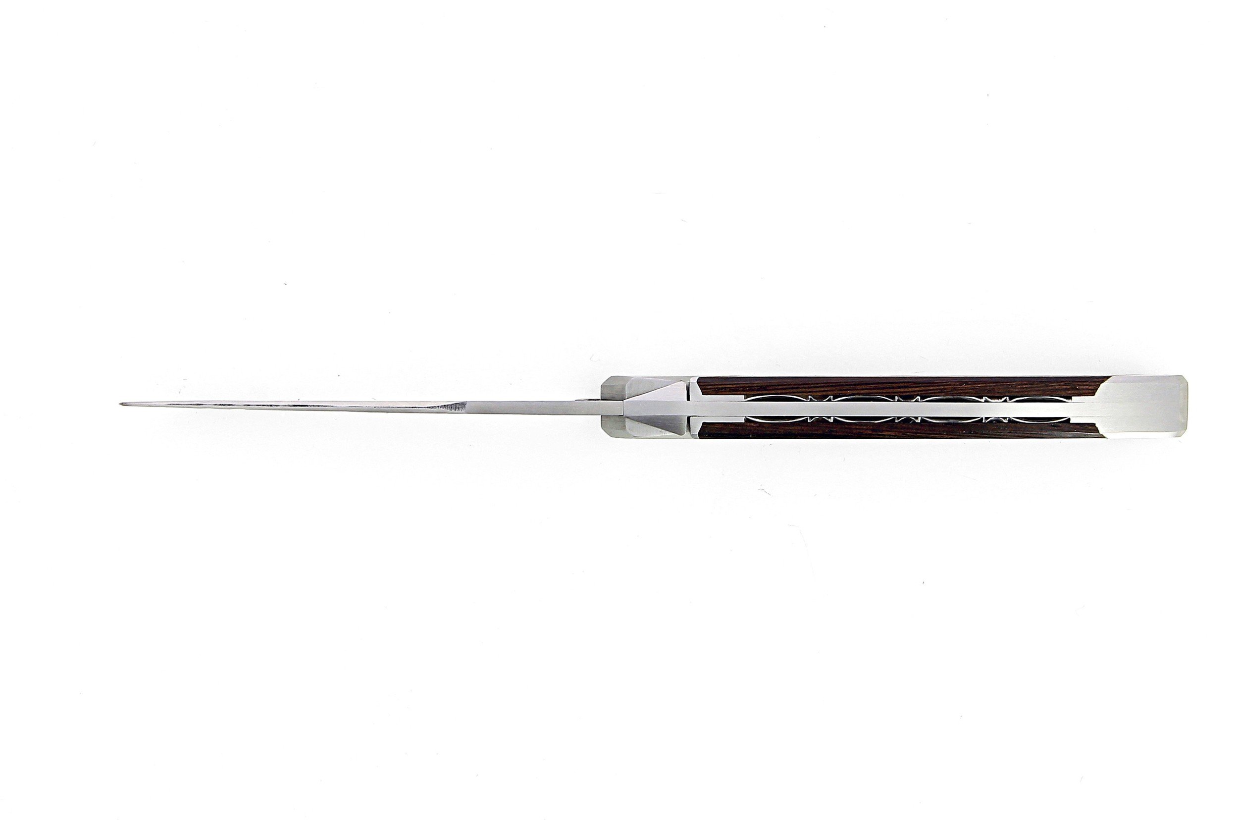 Laguiole Tribal 12 cm Abeille Forgée manche en bois de wengé et deux mitres inox platines guillochées lame brute de forge
