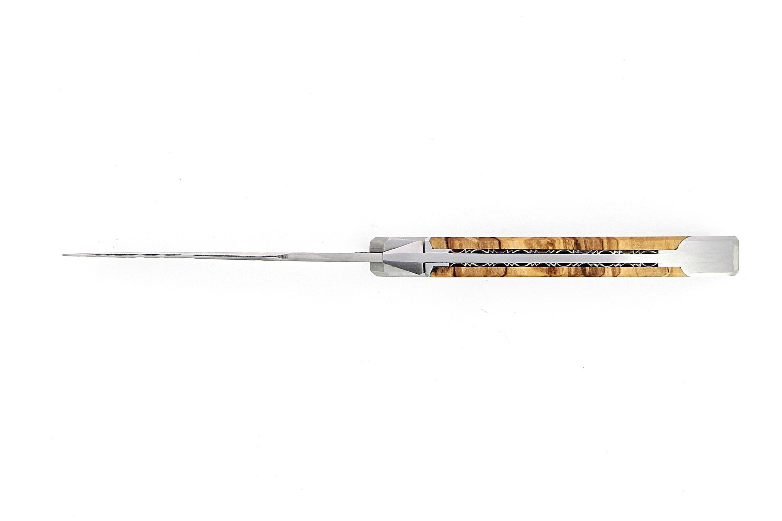 Laguiole Tribal 12 cm Abeille Forgée manche en bois de hêtre échauffé, deux mitres inox, platines guillochées et lame brute de forge